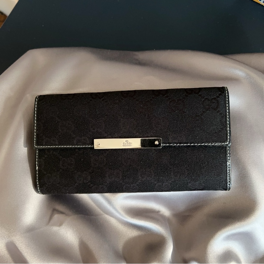 Authentic Gucci Black Guccissima leather long wallet
